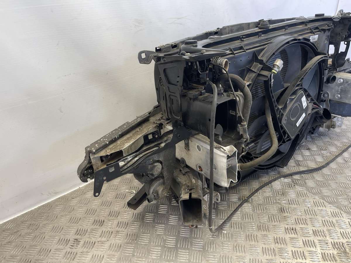 BMW 135 variklio aušinimo detalės