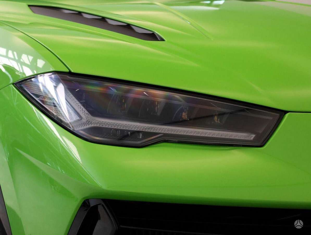 Lamborghini Urus, 4.0 l., off-road / crossover