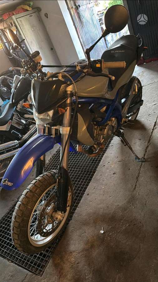 Suzuki SFV (Gladius) 650cc, эндуро / adventure