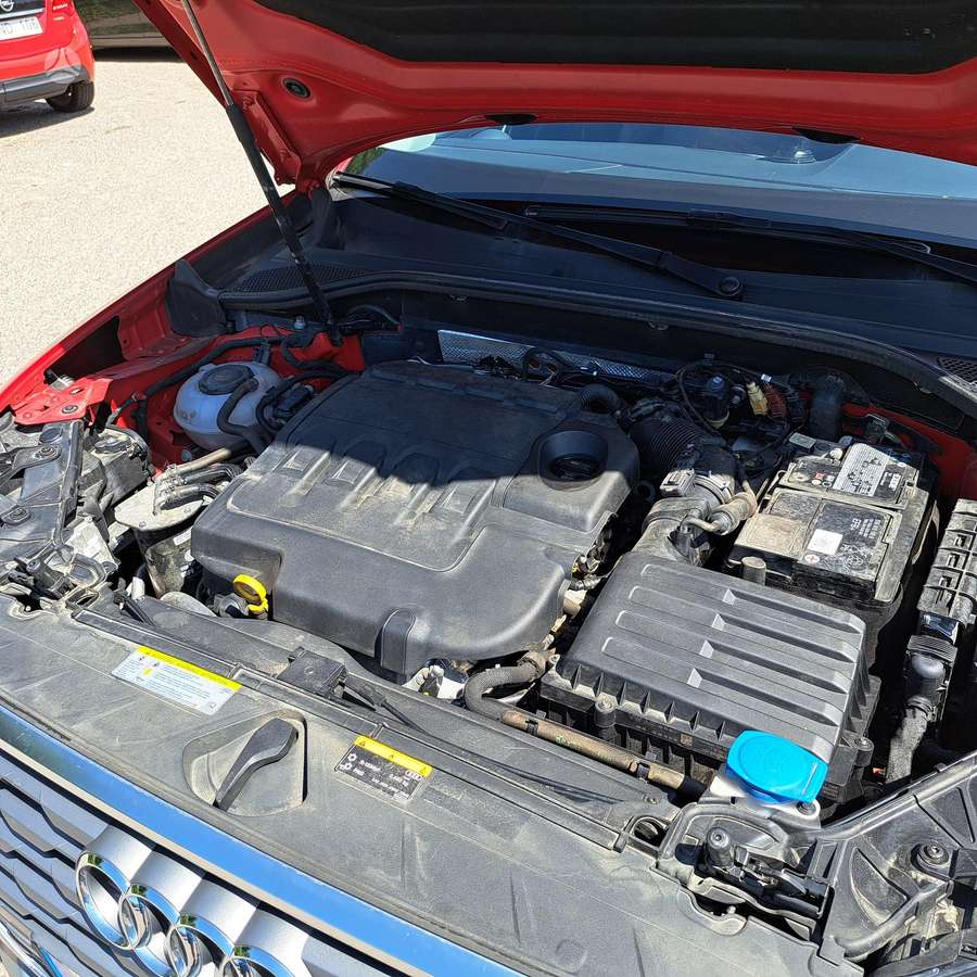 Audi Q2, 1.6 l., hatchback