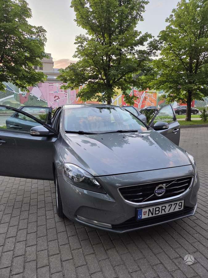 Volvo V40, 1.6 l., Хэтчбек