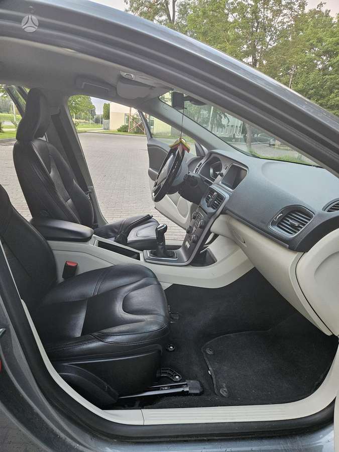 Volvo V40, 1.6 l., Хэтчбек