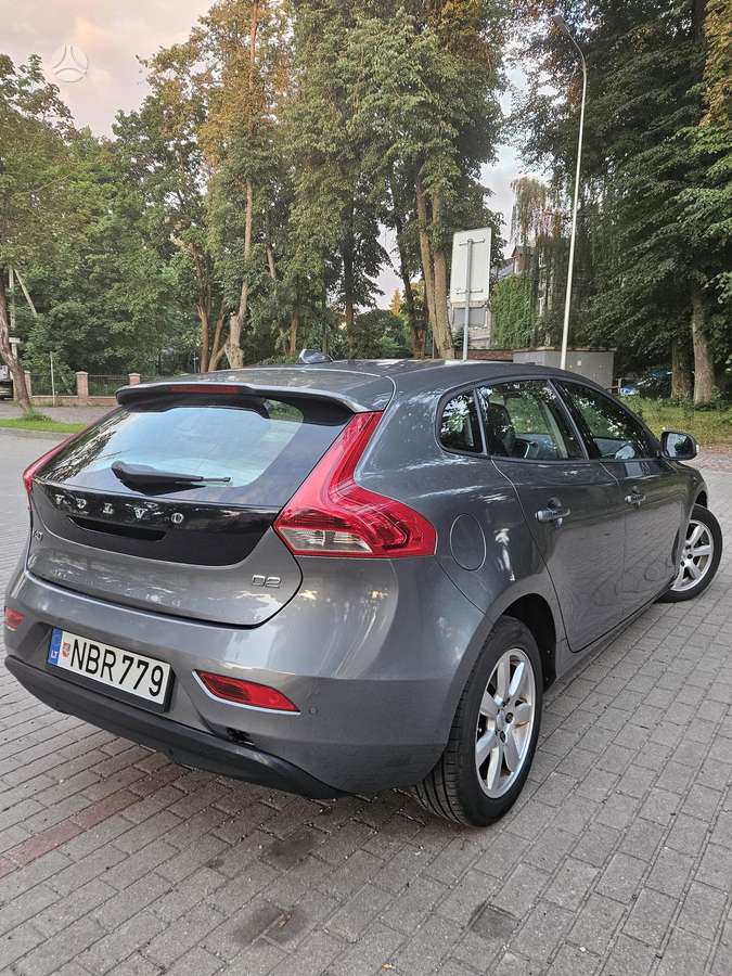 Volvo V40, 1.6 l., hatchback