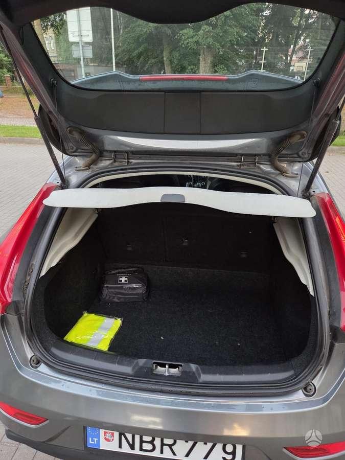 Volvo V40, 1.6 l., Хэтчбек