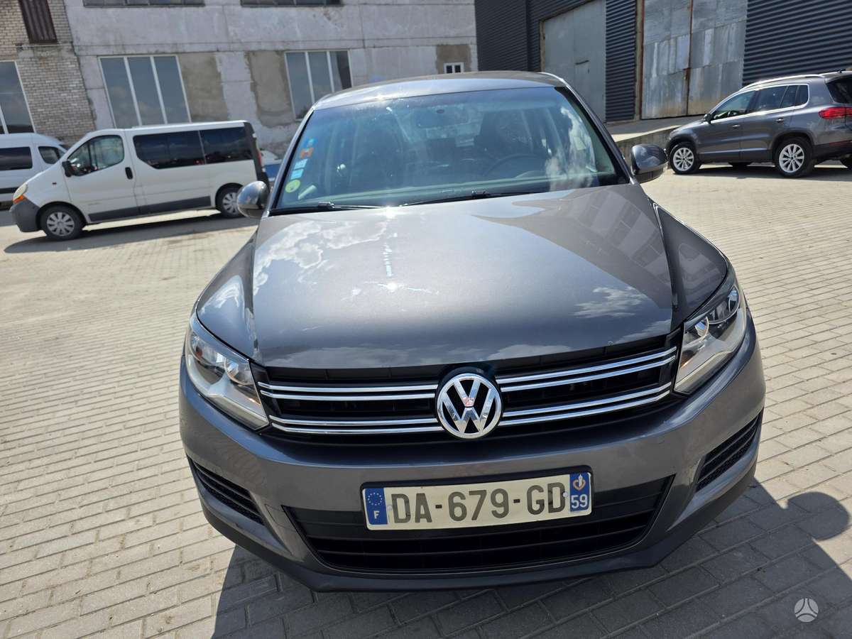 Volkswagen Tiguan - 1