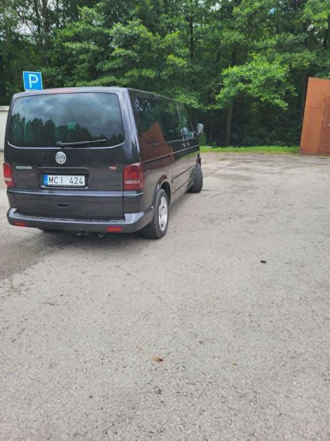 Volkswagen Multivan - 2