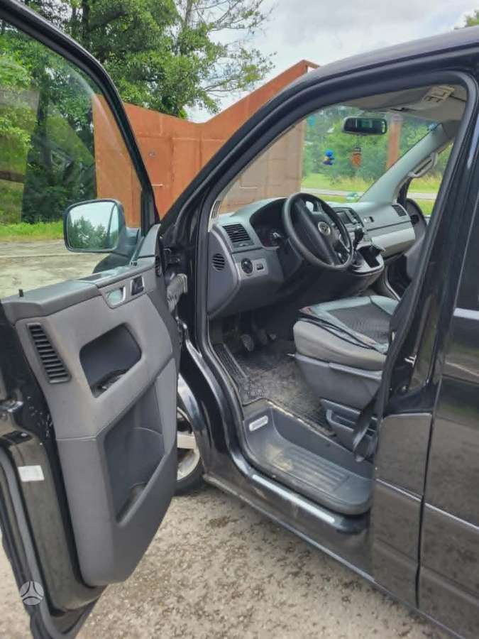 Volkswagen Multivan - 9