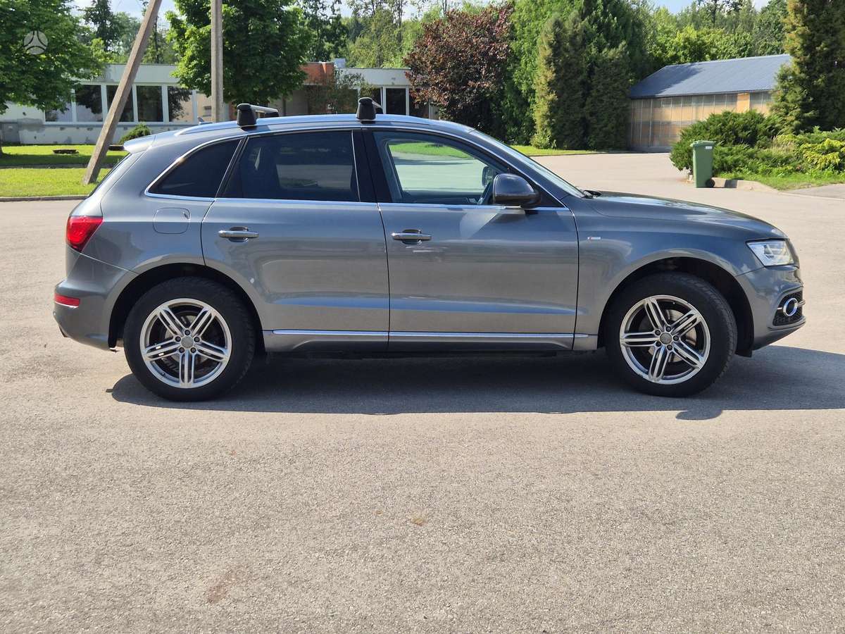 Audi Q5, 2.0 l., off-road / crossover