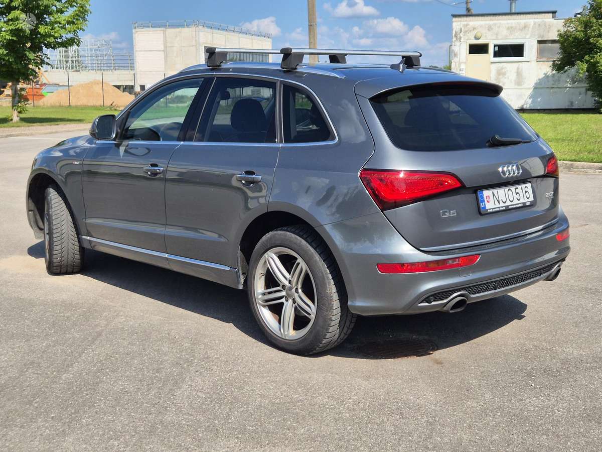 Audi Q5, 2.0 l., off-road / crossover