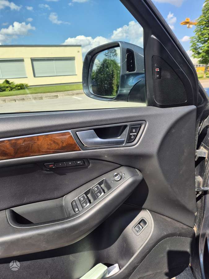 Audi Q5, 2.0 l., off-road / crossover