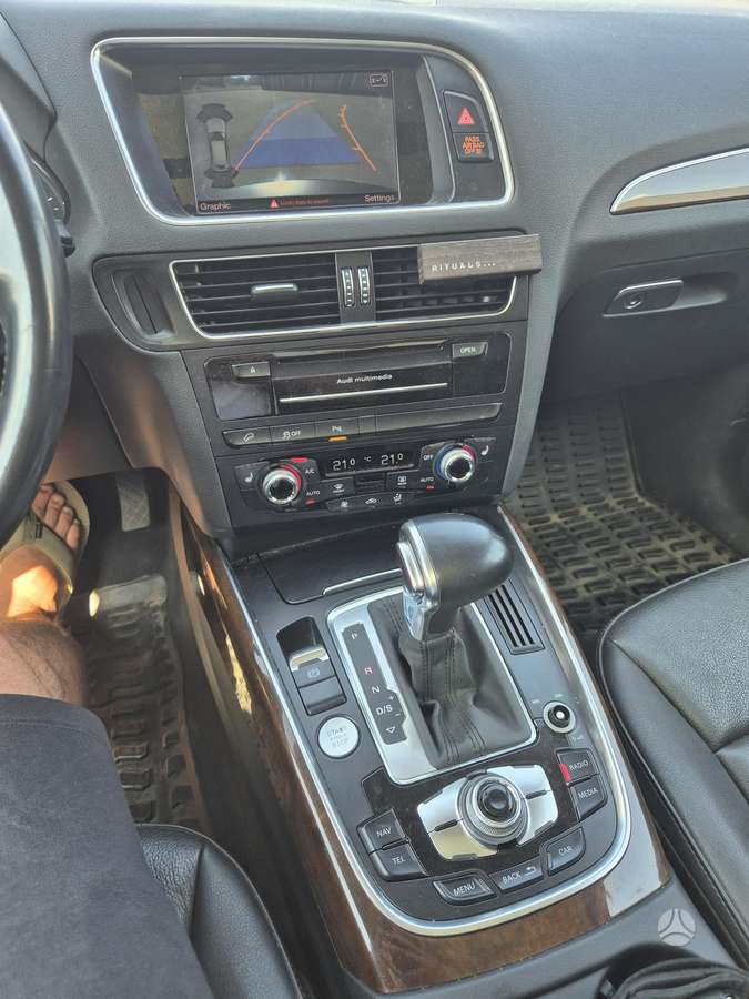 Audi Q5, 2.0 l., off-road / crossover