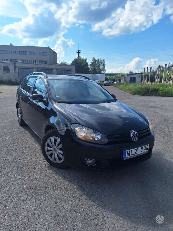 Volkswagen Golf - 1