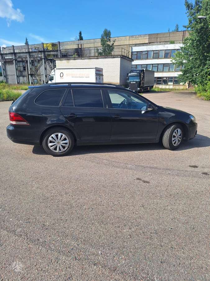 Volkswagen Golf - 6