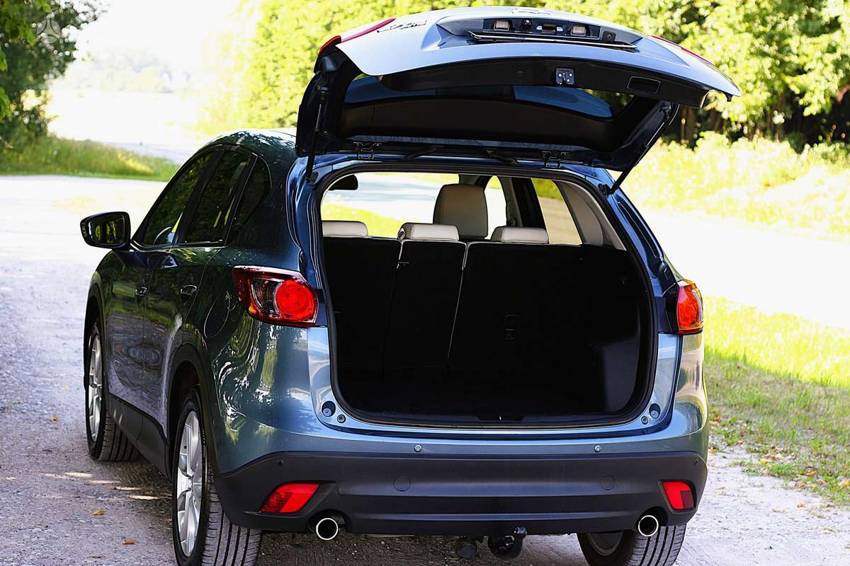 Mazda CX-5, 2.2 l., off-road / crossover