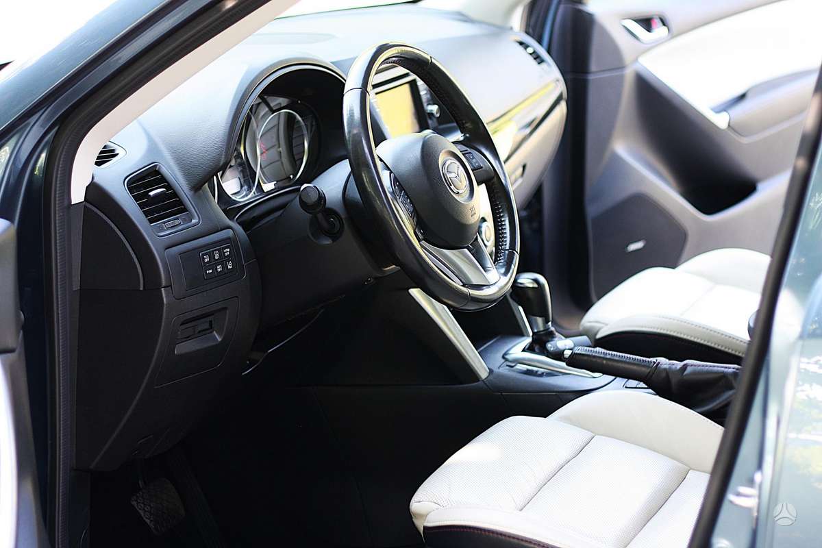 Mazda CX-5, 2.2 l., off-road / crossover
