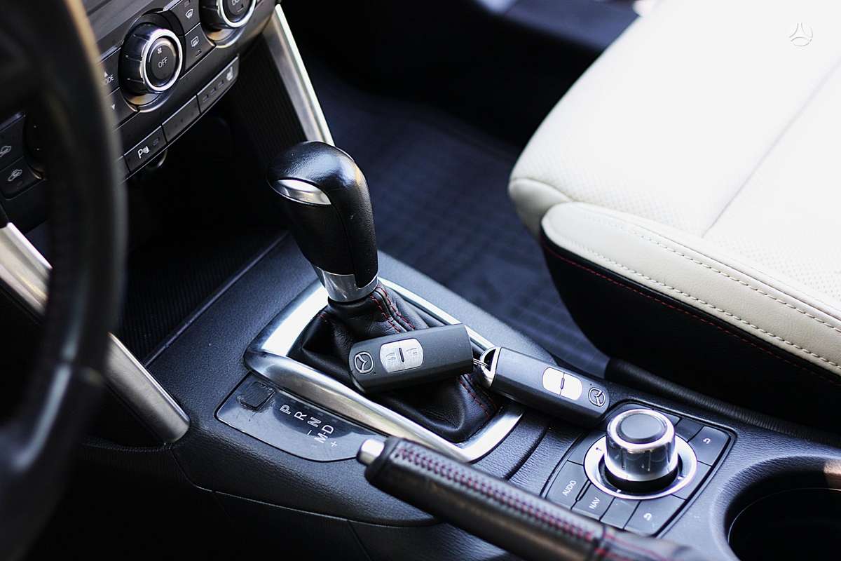 Mazda CX-5, 2.2 l., off-road / crossover