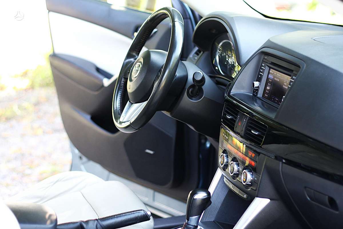 Mazda CX-5, 2.2 l., off-road / crossover