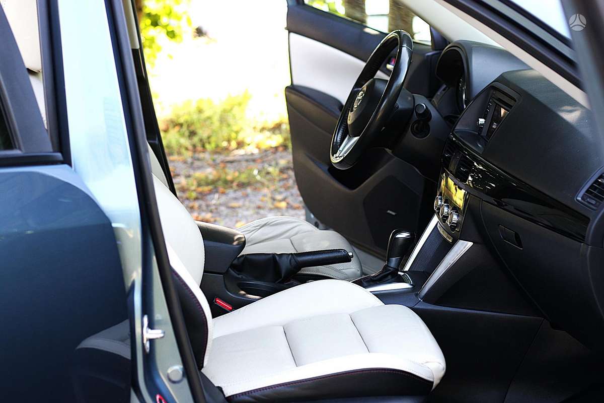 Mazda CX-5, 2.2 l., off-road / crossover