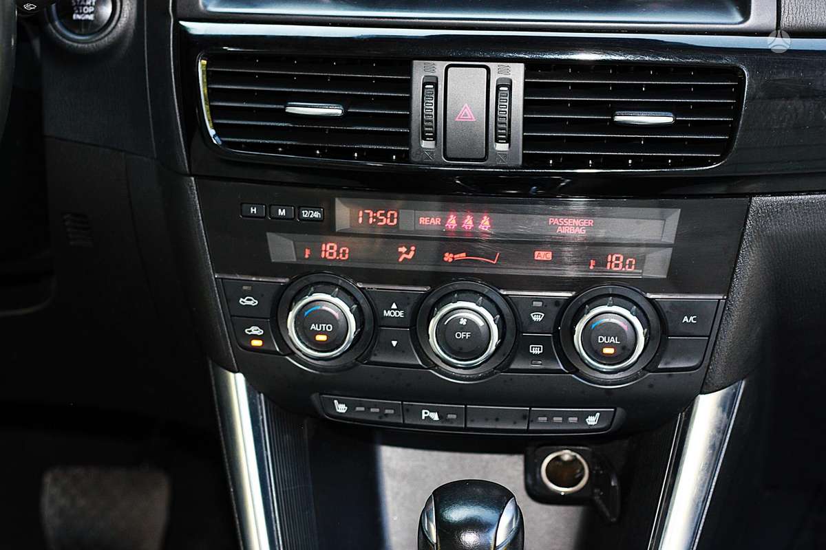 Mazda CX-5, 2.2 l., off-road / crossover
