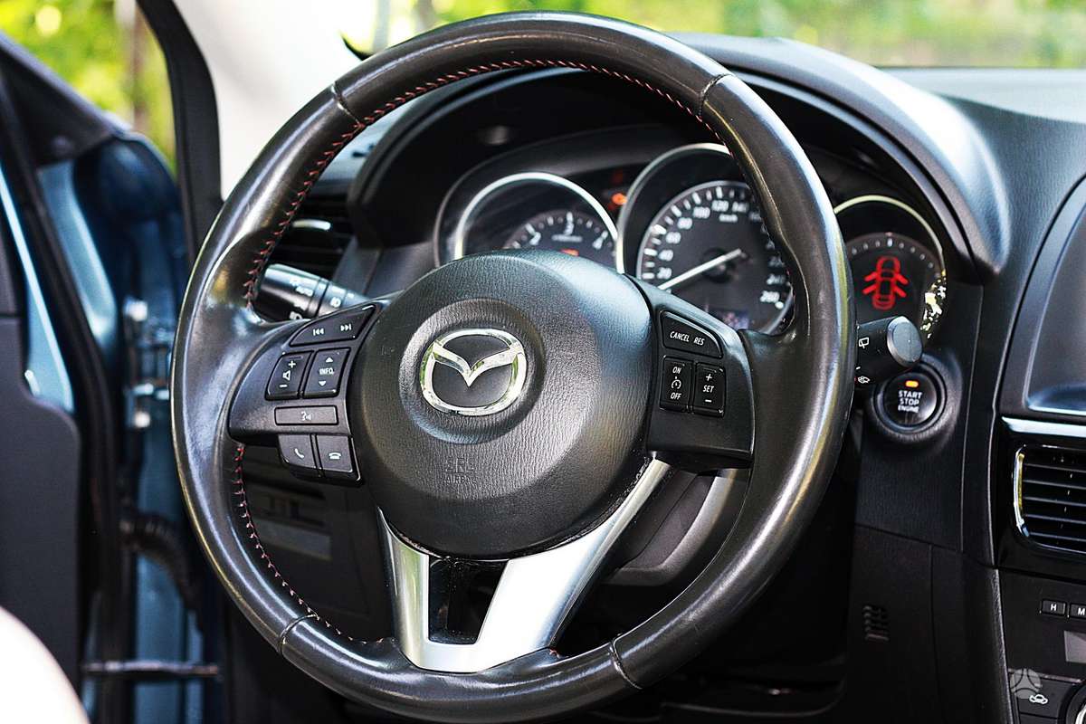 Mazda CX-5, 2.2 l., off-road / crossover