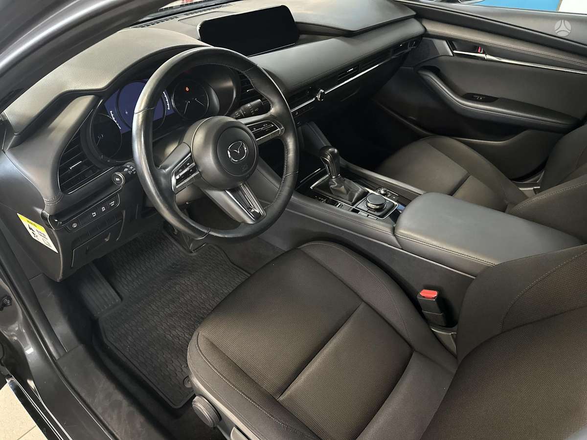 Mazda 3, 2.0 l., Хэтчбек