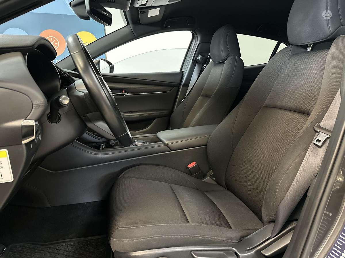 Mazda 3, 2.0 l., Хэтчбек