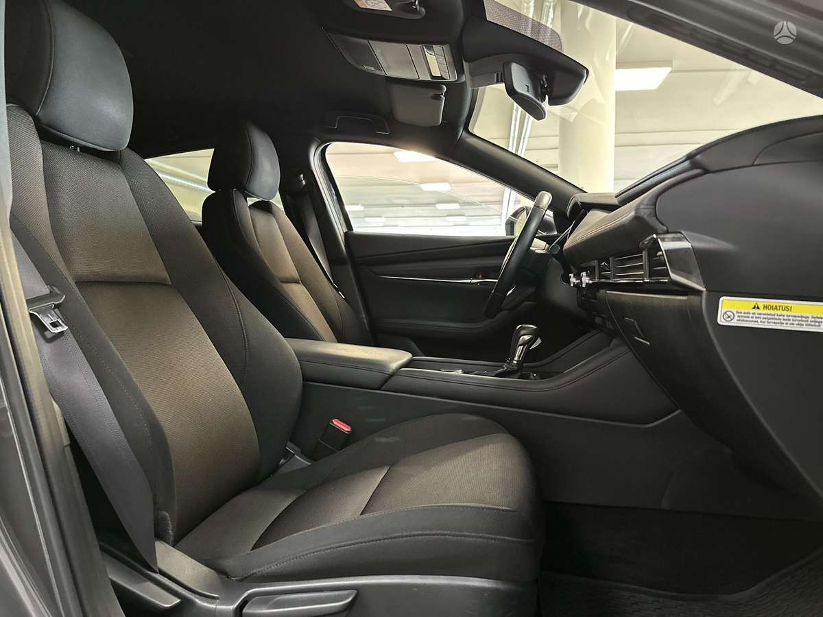 Mazda 3, 2.0 l., Хэтчбек