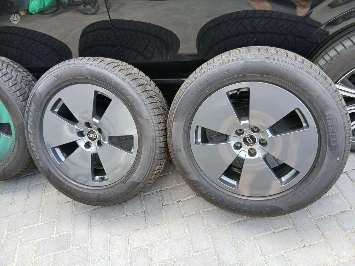 Audi Q 8 etron, light alloy, R19