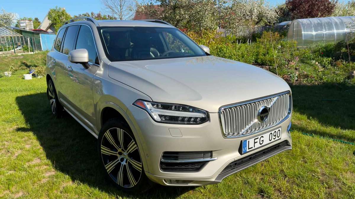 Volvo XC90 - 1