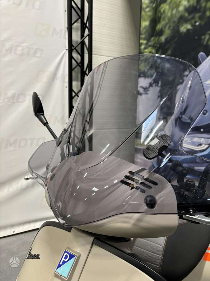 Piaggio Vespa 300cc, scooters / mopeds