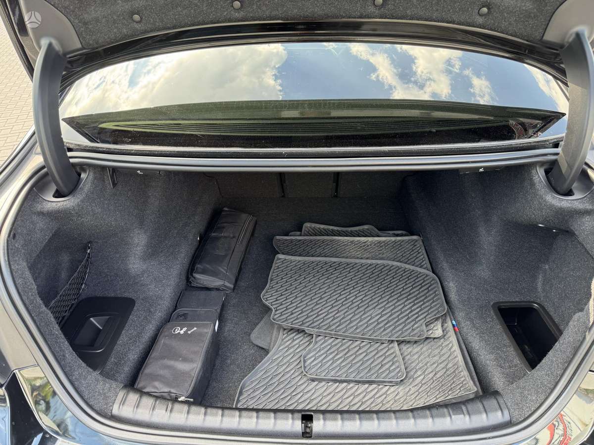 BMW 520, 2.0 l., Седан