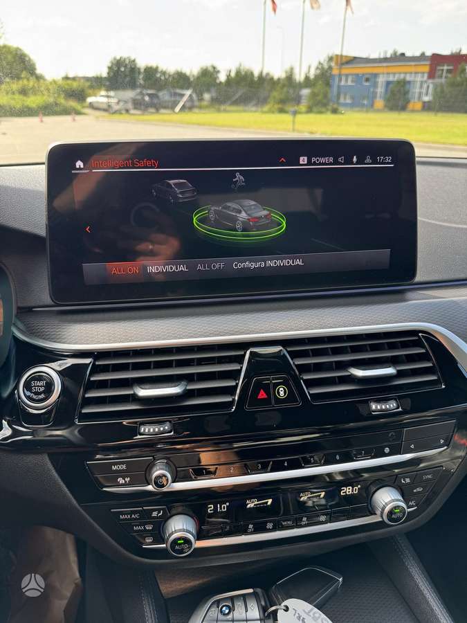 BMW 520, 2.0 l., Седан