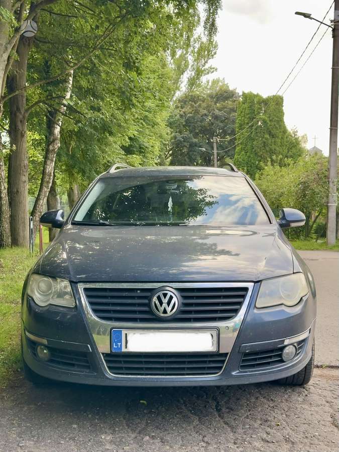 Volkswagen Passat - 1