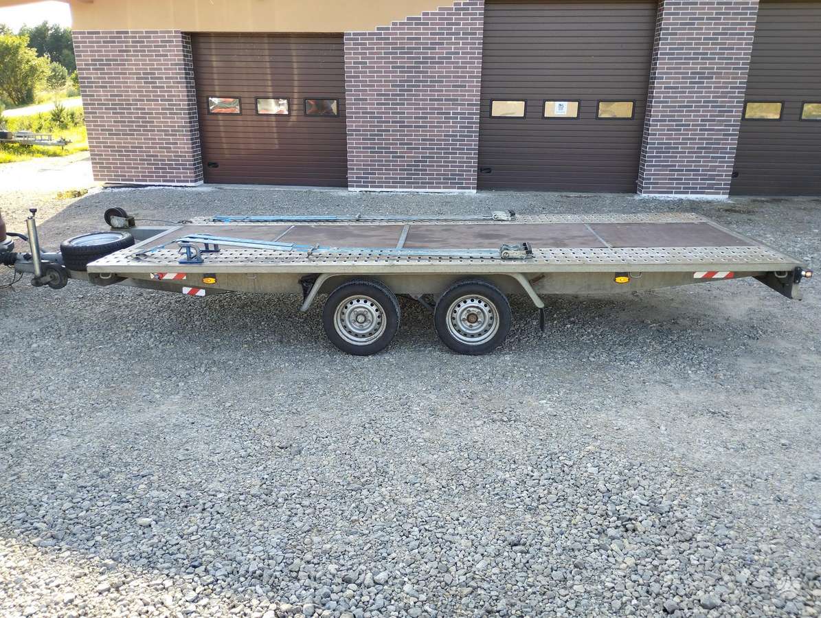 Niewiadow, auto transporter