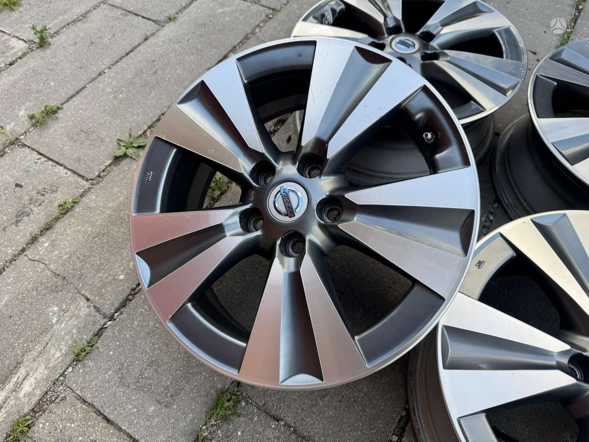 Nissan LEAF, lengvojo lydinio, R17