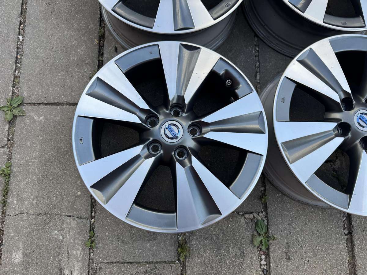 Nissan LEAF, lengvojo lydinio, R17