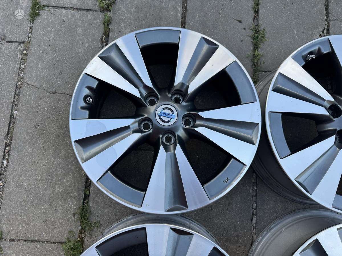 Nissan LEAF, lengvojo lydinio, R17