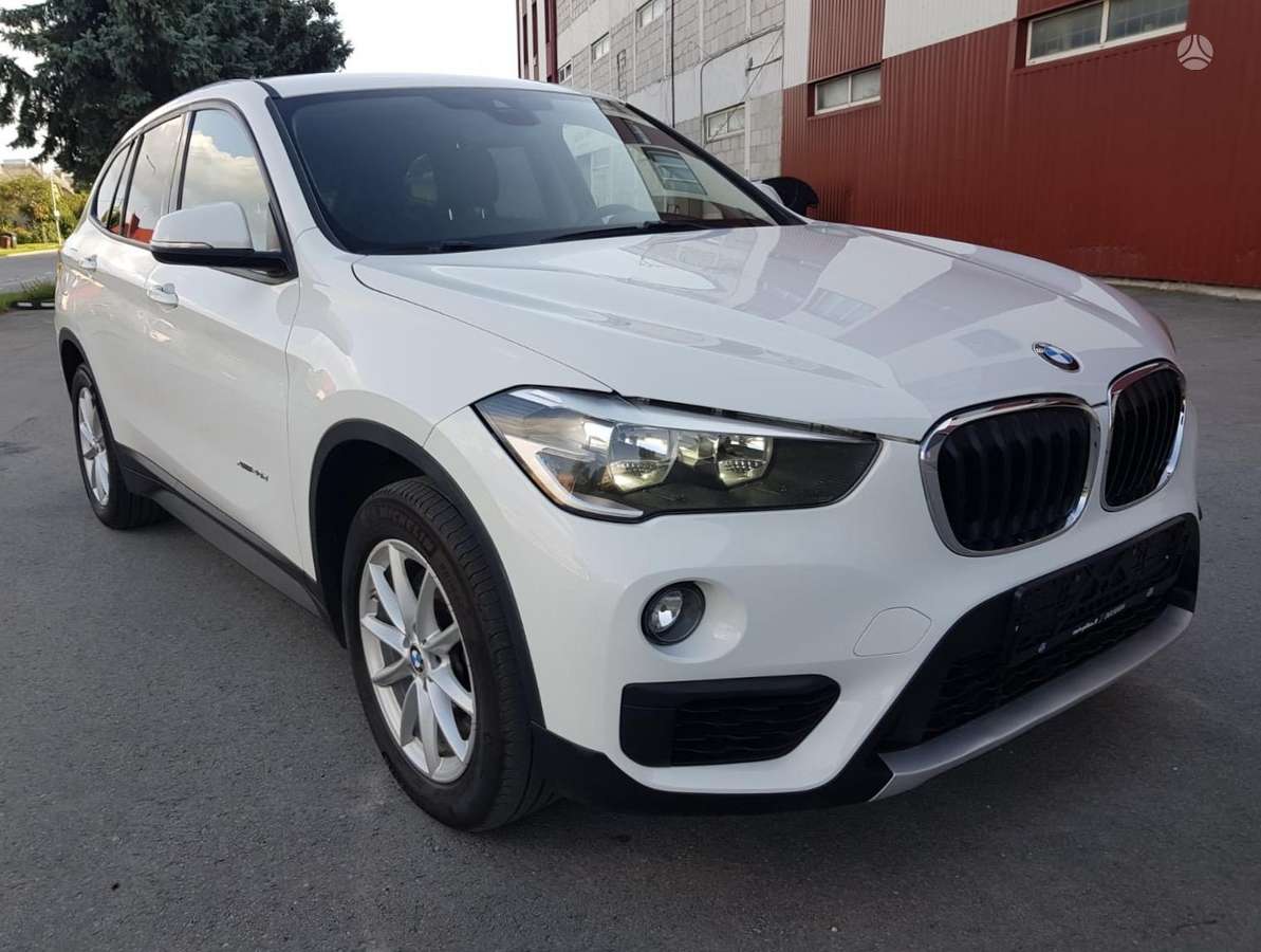 BMW X1, 2.0 l., off-road / crossover