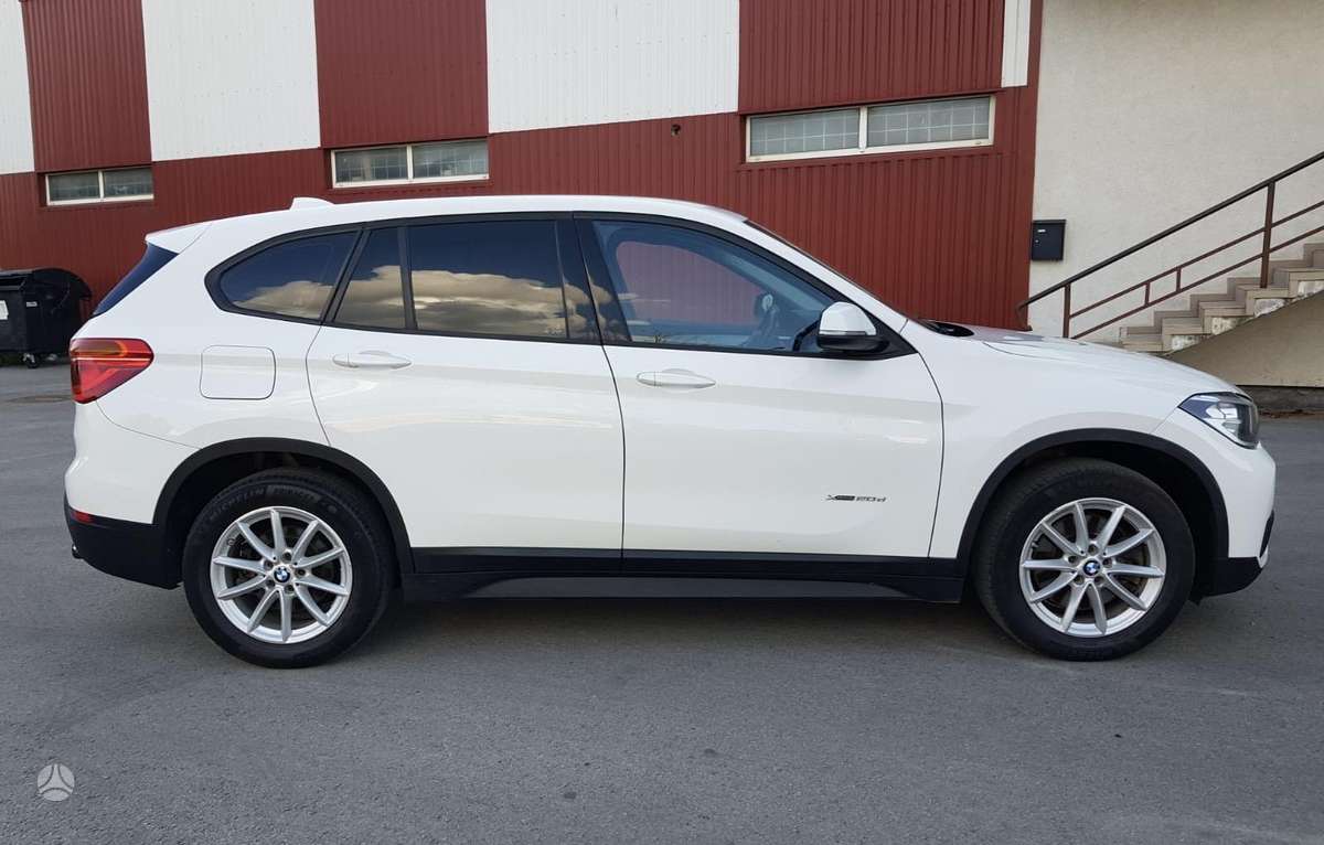 BMW X1, 2.0 l., off-road / crossover