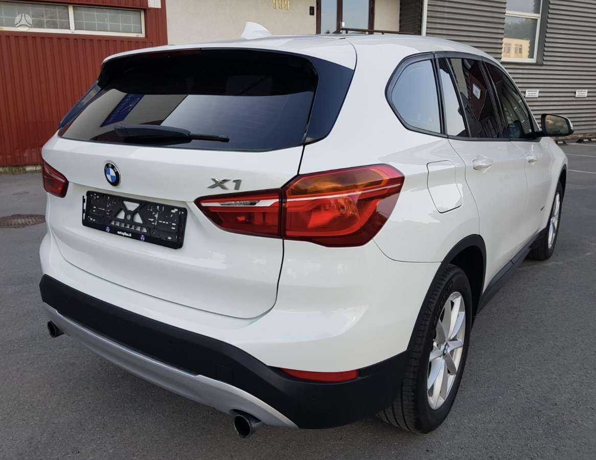 BMW X1, 2.0 l., off-road / crossover