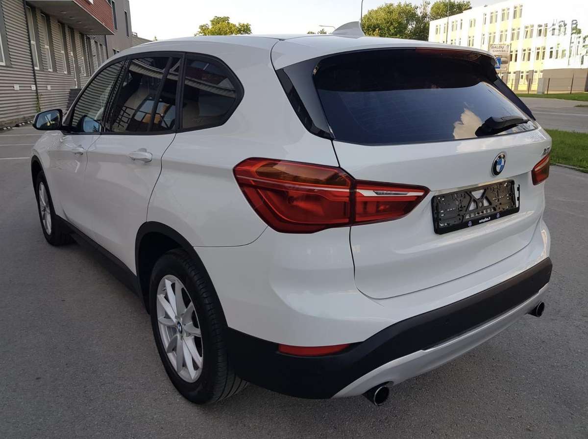 BMW X1, 2.0 l., off-road / crossover
