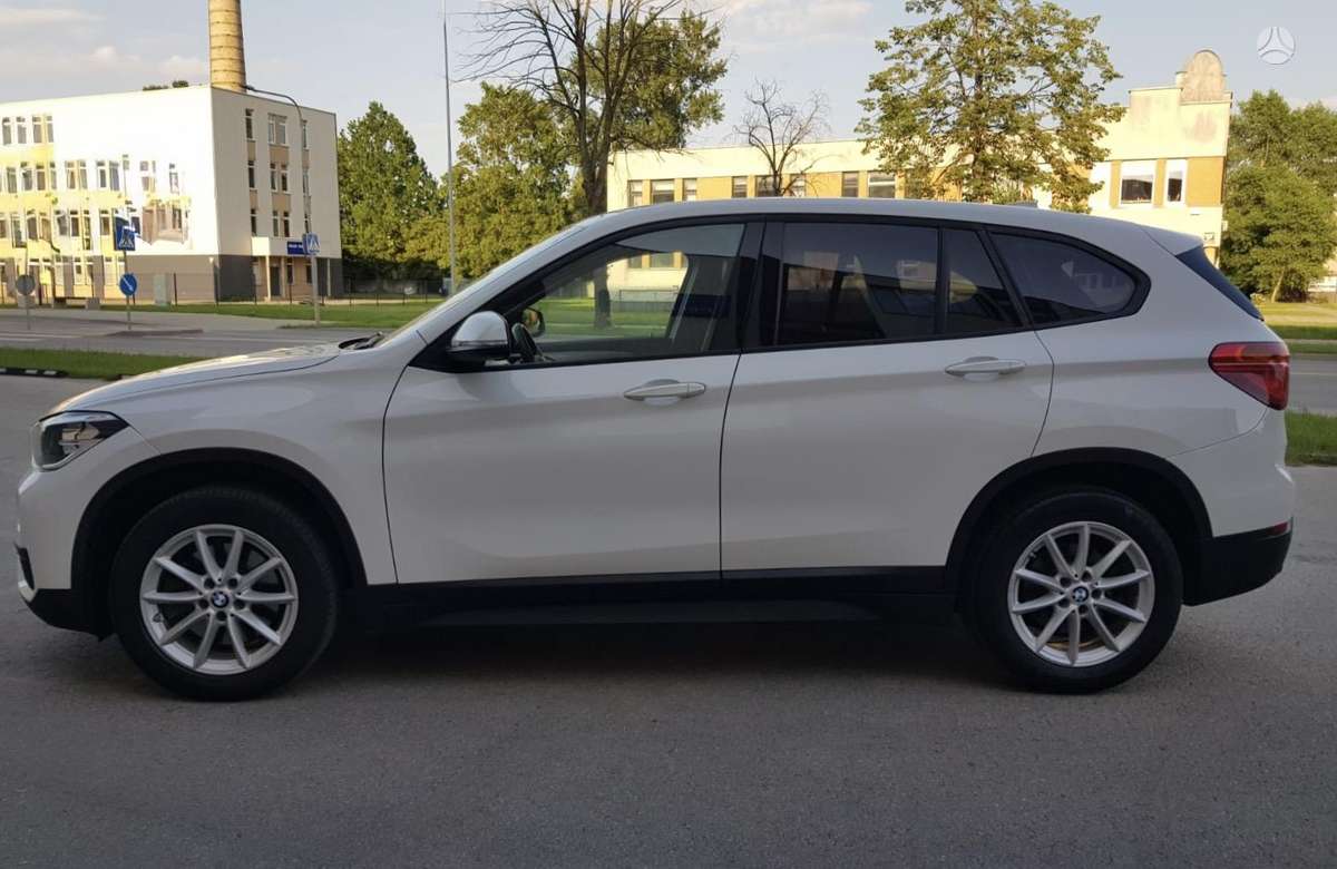 BMW X1, 2.0 l., off-road / crossover