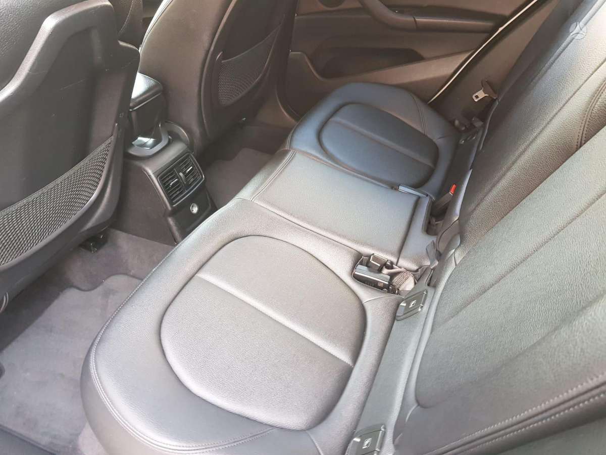 BMW X1, 2.0 l., off-road / crossover