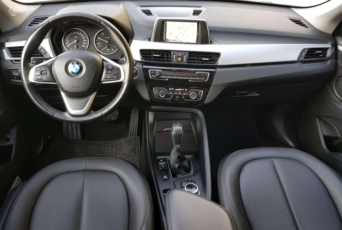 BMW X1, 2.0 l., off-road / crossover