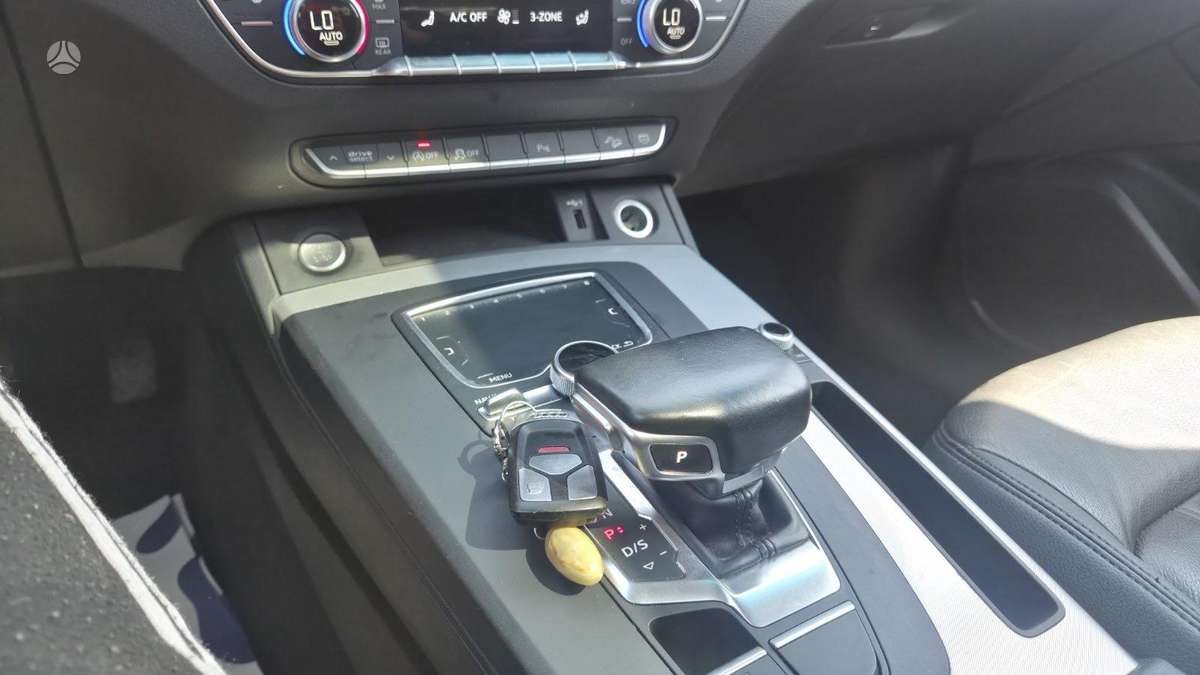 Audi Q5, 2.0 l., Внедорожник / Кроссовер