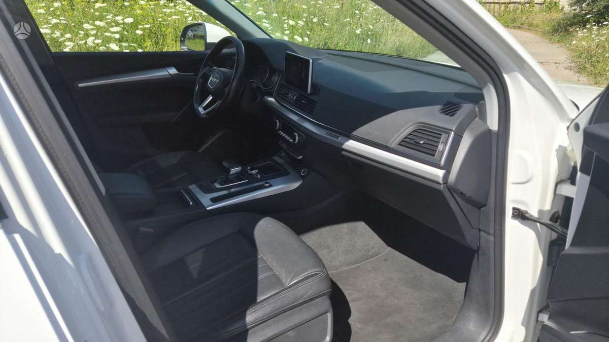 Audi Q5, 2.0 l., off-road / crossover