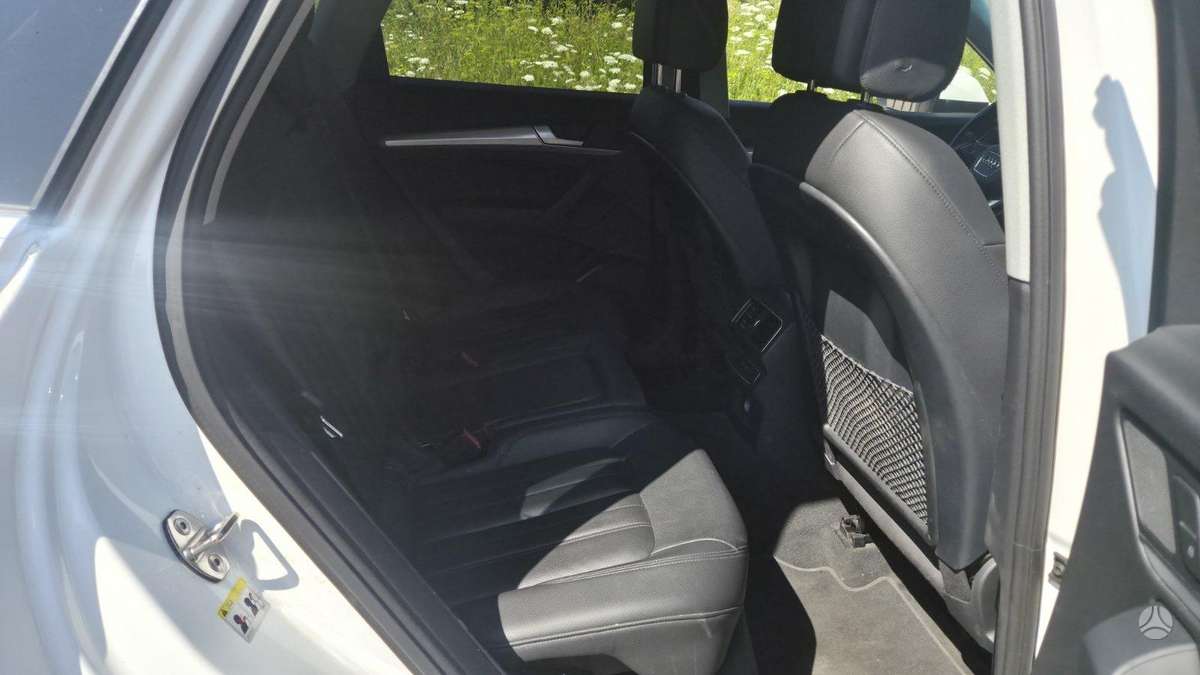 Audi Q5, 2.0 l., off-road / crossover