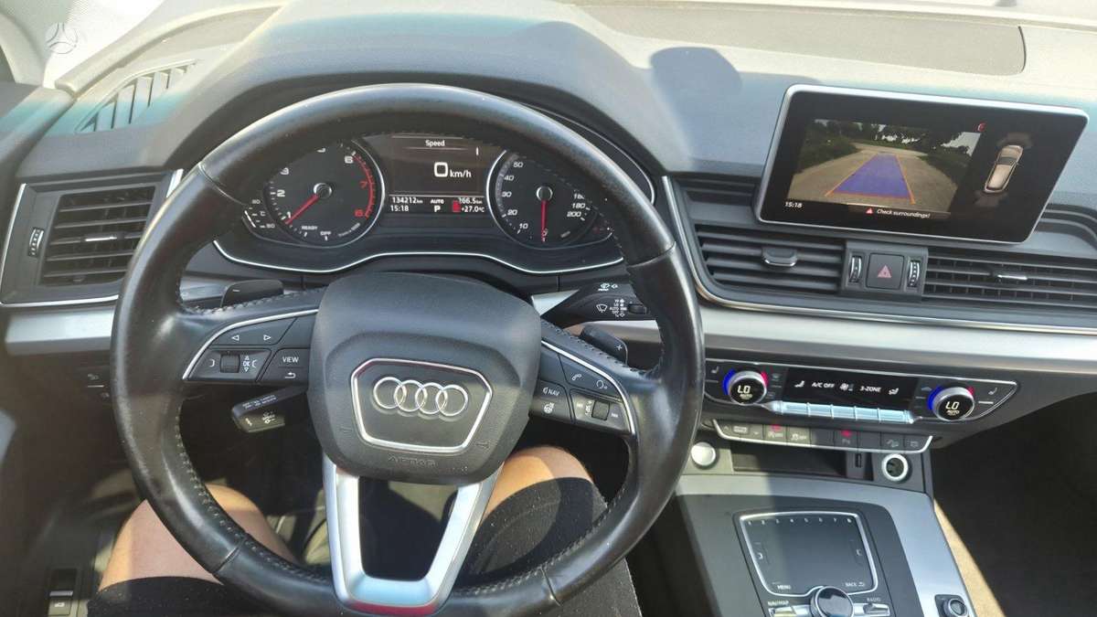 Audi Q5, 2.0 l., off-road / crossover