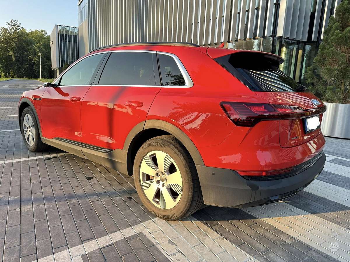 Audi e-tron, 95 kWh, off-road / crossover