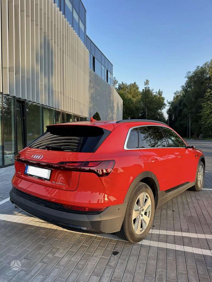 Audi e-tron, 95 kWh, off-road / crossover